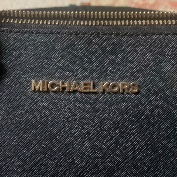 Large Black Michael Kors Purse👜 - Picture 3 of 3